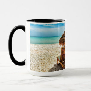 Taza Sillas playeras en almohada de playa