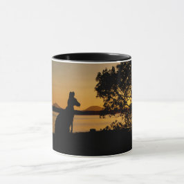 Taza Silueta de canguro negro y dorado atardecer