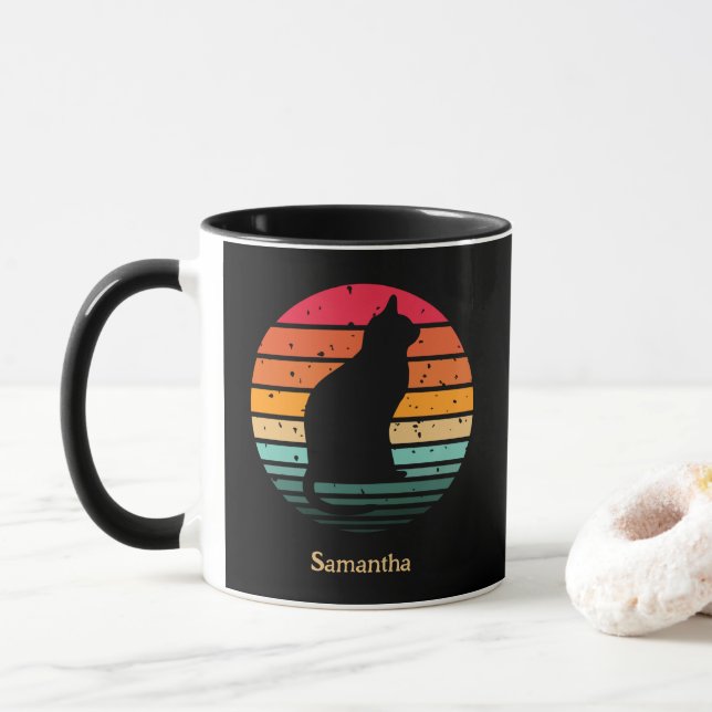 Taza Silueta de gato negro sobre arcoiris angustiado (Con donut)