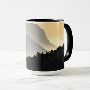 Taza Siluetas de montañas
