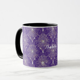 Taza Silver Spiderweb Lace sobre el morado
