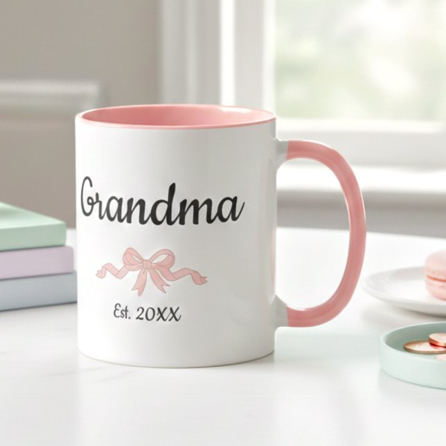 Taza Simple Script Pink Girl Bow Grandma Est. Year (Subido por el creador)