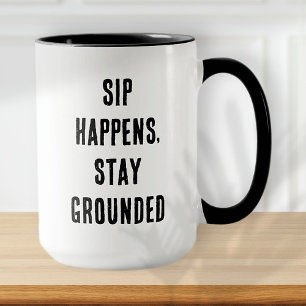 Taza Sip sucede divertido moderno simple negro y blanco