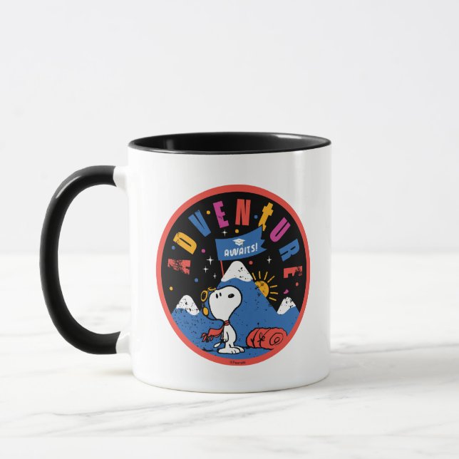 Taza Snoopy Adventure Awaits Graduation Mountain Design (Izquierda)
