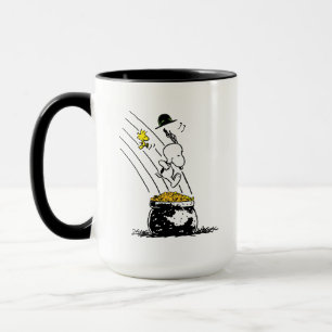 Taza Snoopy saltando a la olla de oro