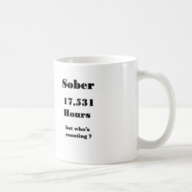 taza sobria divertida del aniversario de 2 años (Derecha)
