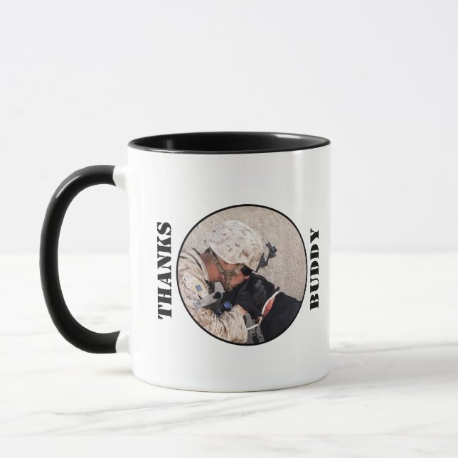 Taza Soldado en fábricas con su perro negro militar (Izquierda)