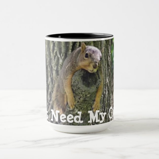 Taza Solo Necesito Mi Café, Sleepy Squirrel Mug (Centro)