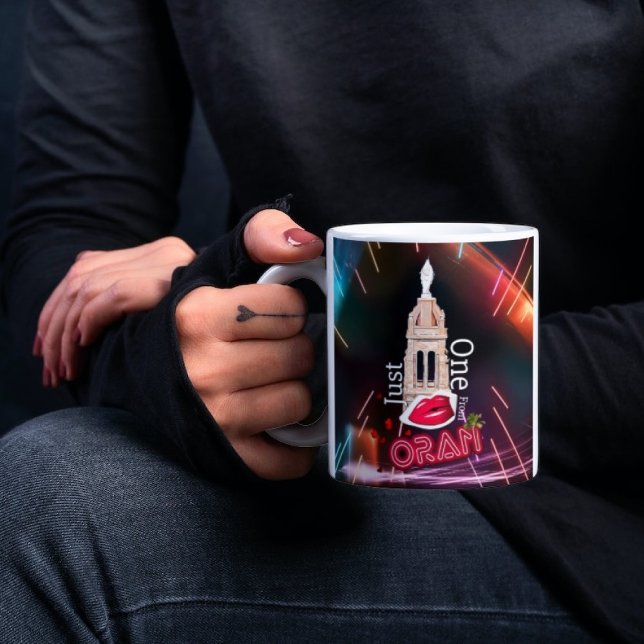 Taza Sólo un beso de Orán, neón negro Mug (Subido por el creador)
