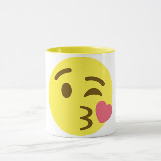 Taza Soplando una Emoji de besos