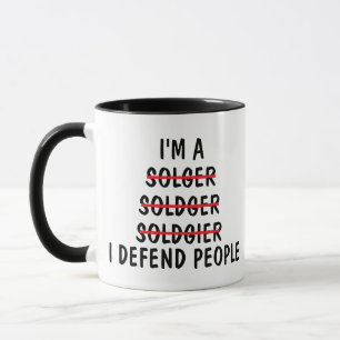 Taza Soy un soldado soldado soldado defiendo a la gente
