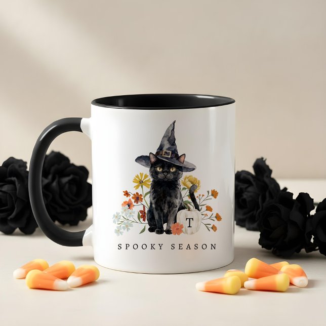 Taza Spooky Season Black Cat Fall Cozy Floral Monogram (Spooky Season Black Cat Fall Cozy Floral Monogram Mug)