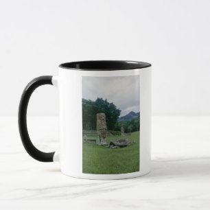 Taza Stele en parte del campo cercana a la red de la