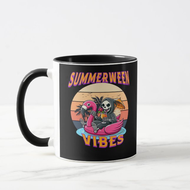 Taza Summerween Vibes Grim Reaper Flamingo Floor Retro (Izquierda)