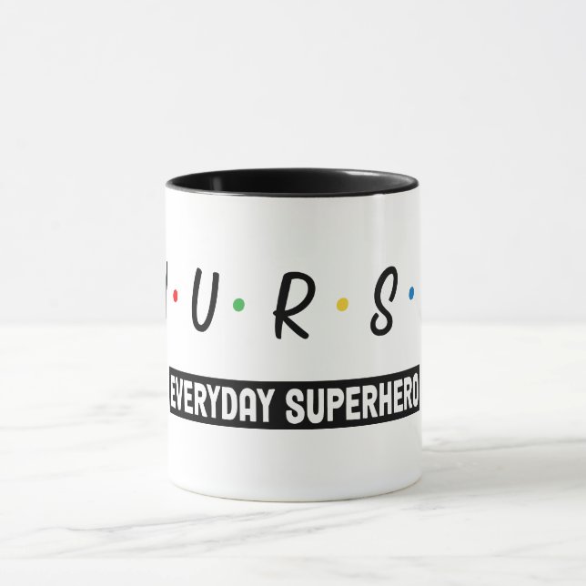 Taza Superhéroe de enfermería diaria (Centro)
