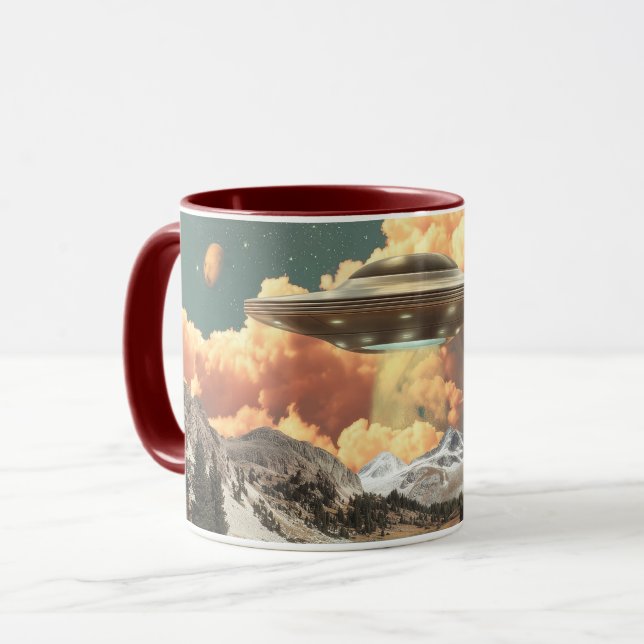 Taza Surreal UFO Above Mountain Lake with Planets (Anverso izquierdo)