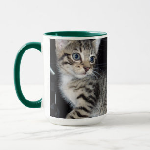 Taza "Susurros de problemas: el gatito travieso