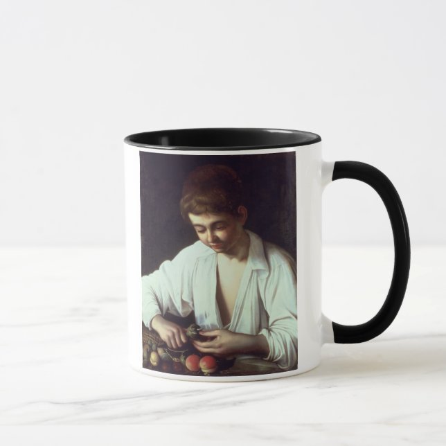 Taza T31971 un muchacho joven que pela Apple (Derecha)