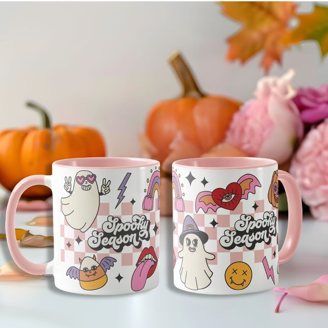 Taza Temporada de Spooky chequeada por Retro Niña Feliz (Retro Checked Spooky season girly Happy Halloween Mug)