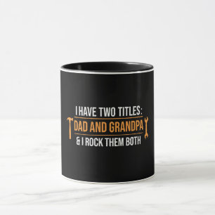 Taza Tengo dos títulos Papá y Abuelo Manitas Padre'