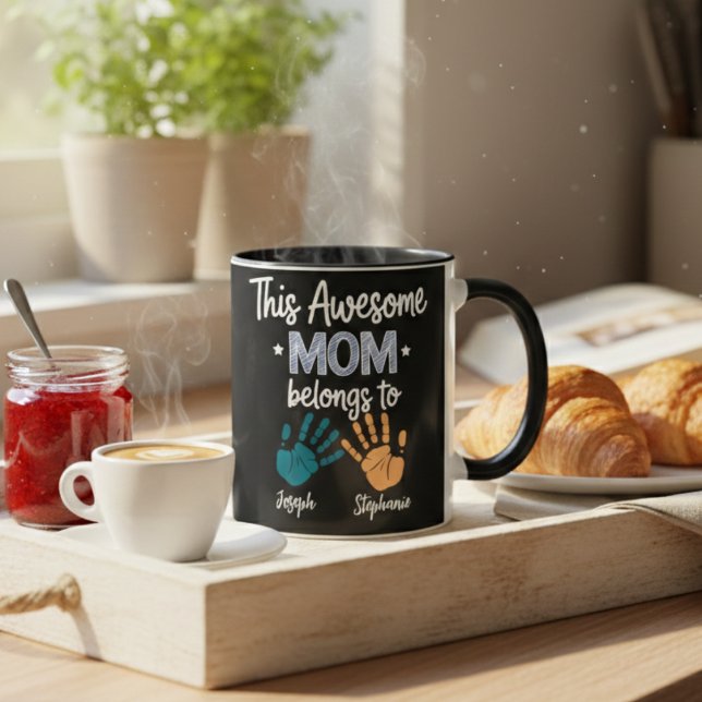 Taza This Awesome Mom Belongs To Handprint Kids (Subido por el creador)