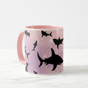 Taza Tiburón de pez sombra rosa sobre galaxia degradada