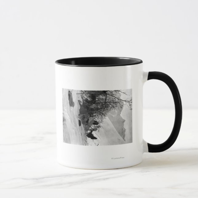 Taza Tienda y pertenencias del Explorador en el campame (Derecha)