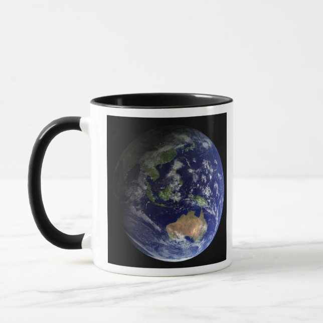Taza Tierra completa desde el espacio mostrando Austral (Izquierda)