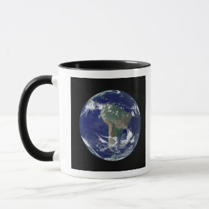 Taza Tierra completamente encendida centrada en