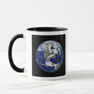 Taza Tierra completamente encendida centrada en