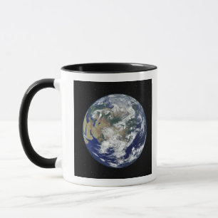 Taza Tierra completamente encendida centrada en Asia