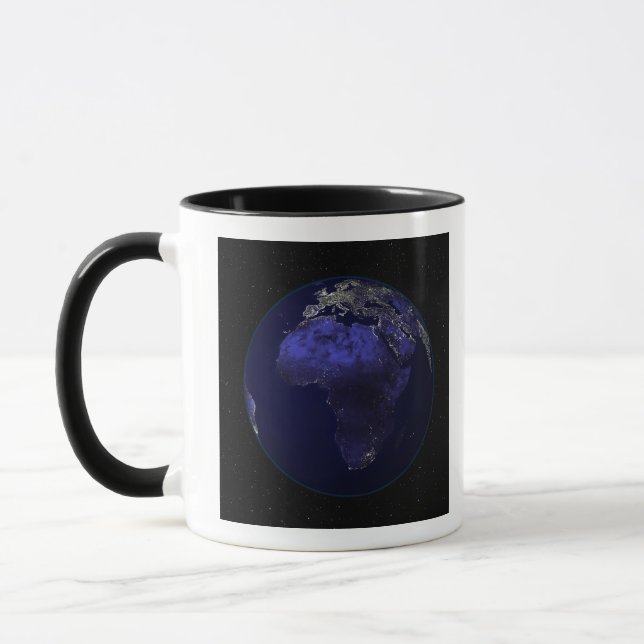 Taza Tierra llena en la noche mostrando a África y Euro (Izquierda)