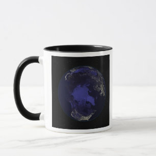 Taza Tierra llena en la noche que muestra las luces 5
