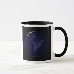 Taza Tierra llena en la noche que muestra las luces 6