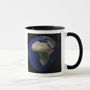 Taza Tierra llena que muestra África, Europa, y el Ea