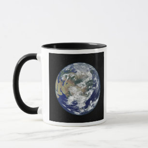 Taza Tierra totalmente iluminada centrada en Asia