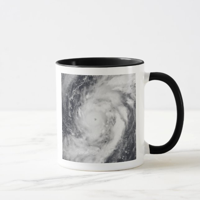 Taza Tifón Damrey en el Océano Pacífico occidental (Derecha)