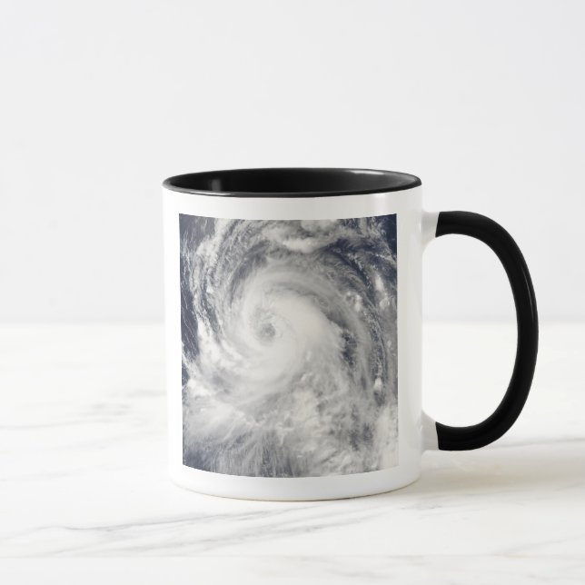 Taza Tifón en torno a la Isla Mariana del Norte (Derecha)