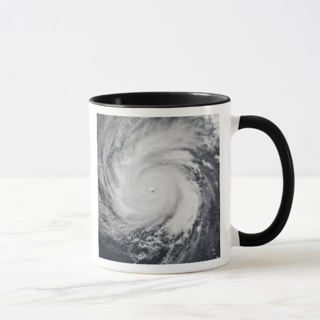 Taza Tifón Faxai en el Océano Pacífico occidental (Derecha)