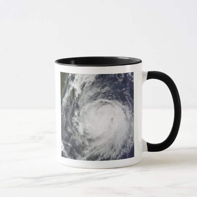 Taza Tifón Lupit en Filipinas (Derecha)