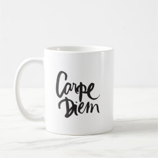 Taza tipográfica de la cita de Carpe Diem