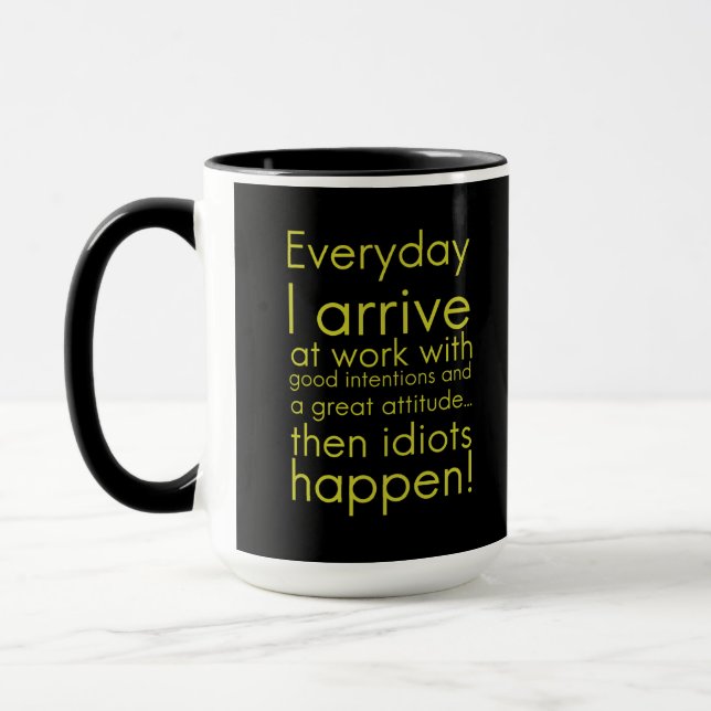 Taza Todos los días llego al trabajo regalos graciosos  (Izquierda)