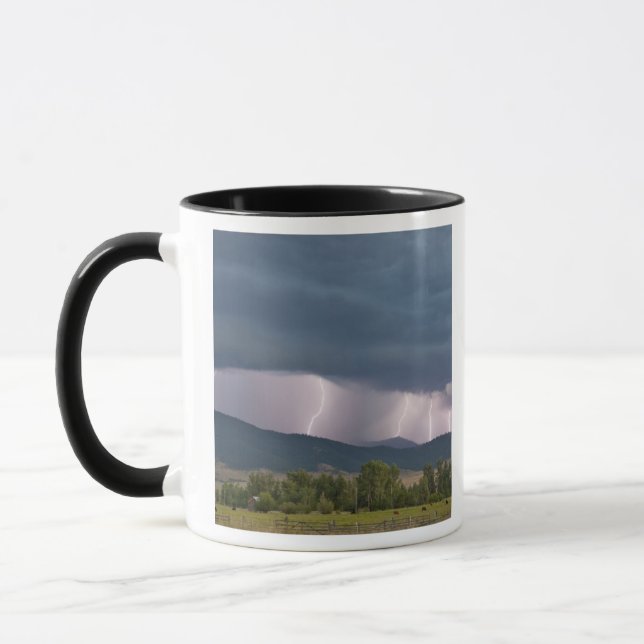 Taza Tormenta produjo relámpagos en el Jocko (Izquierda)