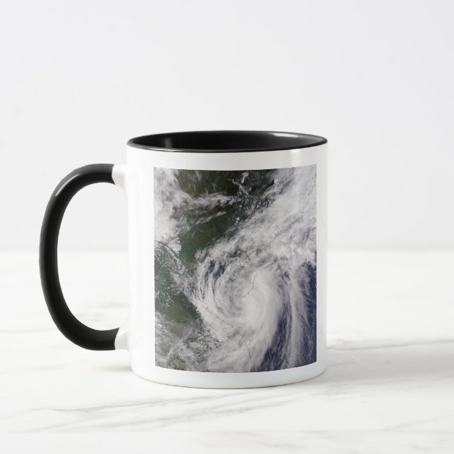 Taza Tormenta tropical Mekkhala (Izquierda)