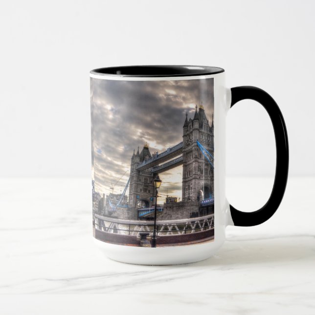 Taza Tower Bridge y The Shard, Londres, Inglaterra (Derecha)