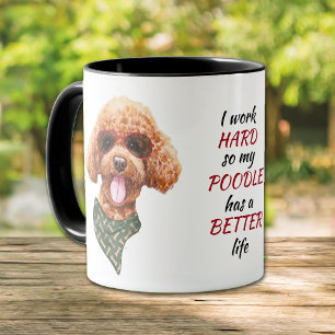 Taza Trabajando duro para mi perro caniche