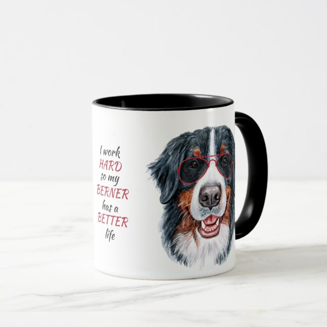 Taza Trabajando duro para mi perro de montaña de Berna (Anverso derecho)