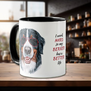 Taza Trabajando duro para mi perro de montaña de Berna
