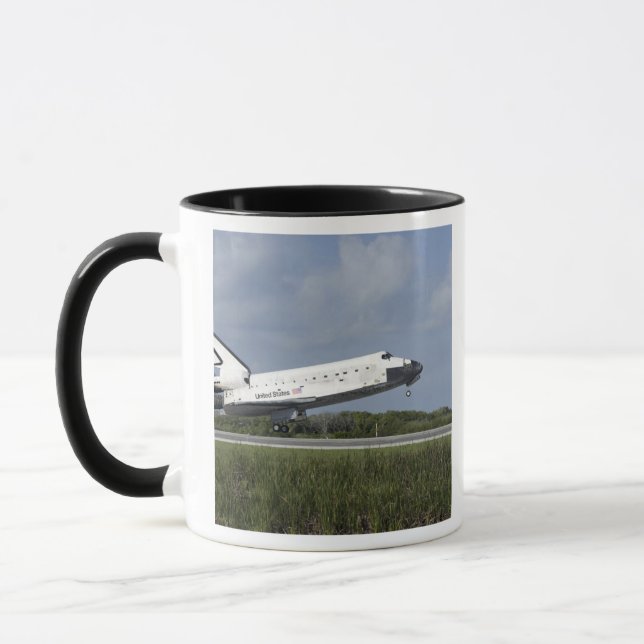 Taza Transporte espacial Discovery aterriza en Runway 3 (Izquierda)
