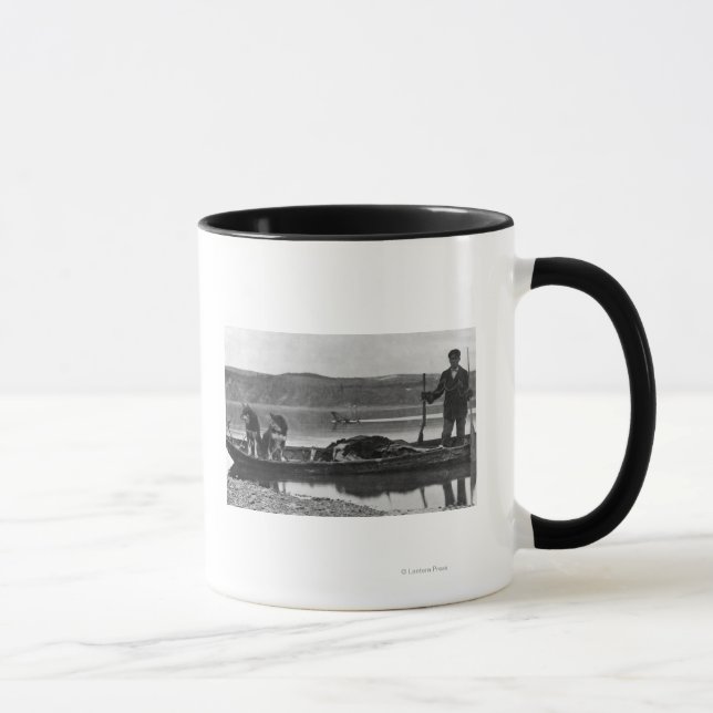 Taza Trapper en canoa con pieles y perros Alaska (Derecha)